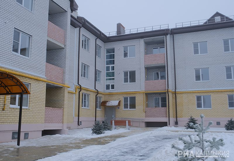 In Kalmykia, the residents of the emergency house received the keys to new apartments